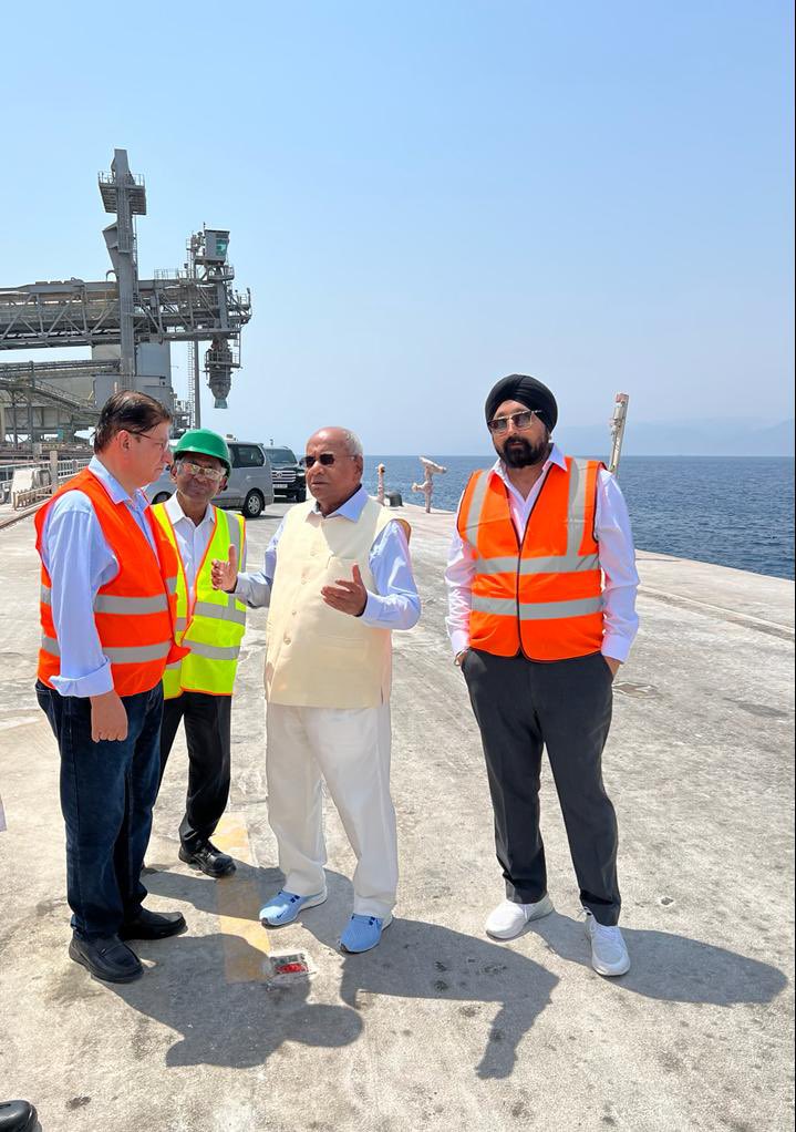 drusawasthi's tweet photo. I Visited the #JPMC Unit Jordan Industrial Ports Company facility at the Port in Aqaba, Jordan. I took the complete round of the #JIPC Port facility along with His Excellency Dr Mohammad K Thneibat, Chairman, JPMC and JIFCO & other senior officials & engineers. https://t.co/w8dM1jQChS