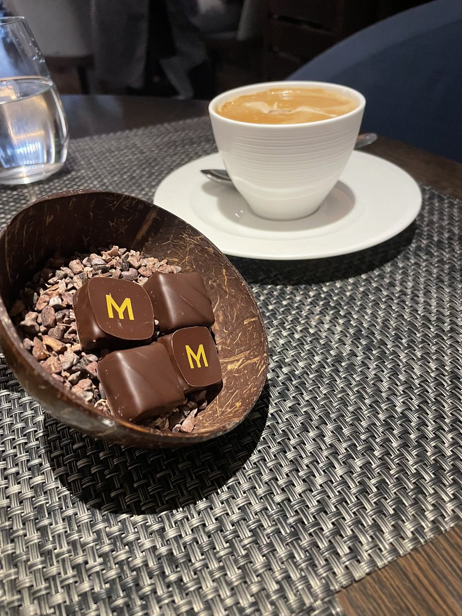 hilary14078566's tweet photo. So enjoyed my belated valentine’s gift this lunchtime with @1066Diva Food at the #mere was absolutely stunning 🤩 &amp; couldn’t fault the service either. Lovely to meet @haveagrapetime too who humoured us with a picture #seeyouinthenewyear #werecomingback ❤️❤️ https://t.co/rDUgYDXfAi