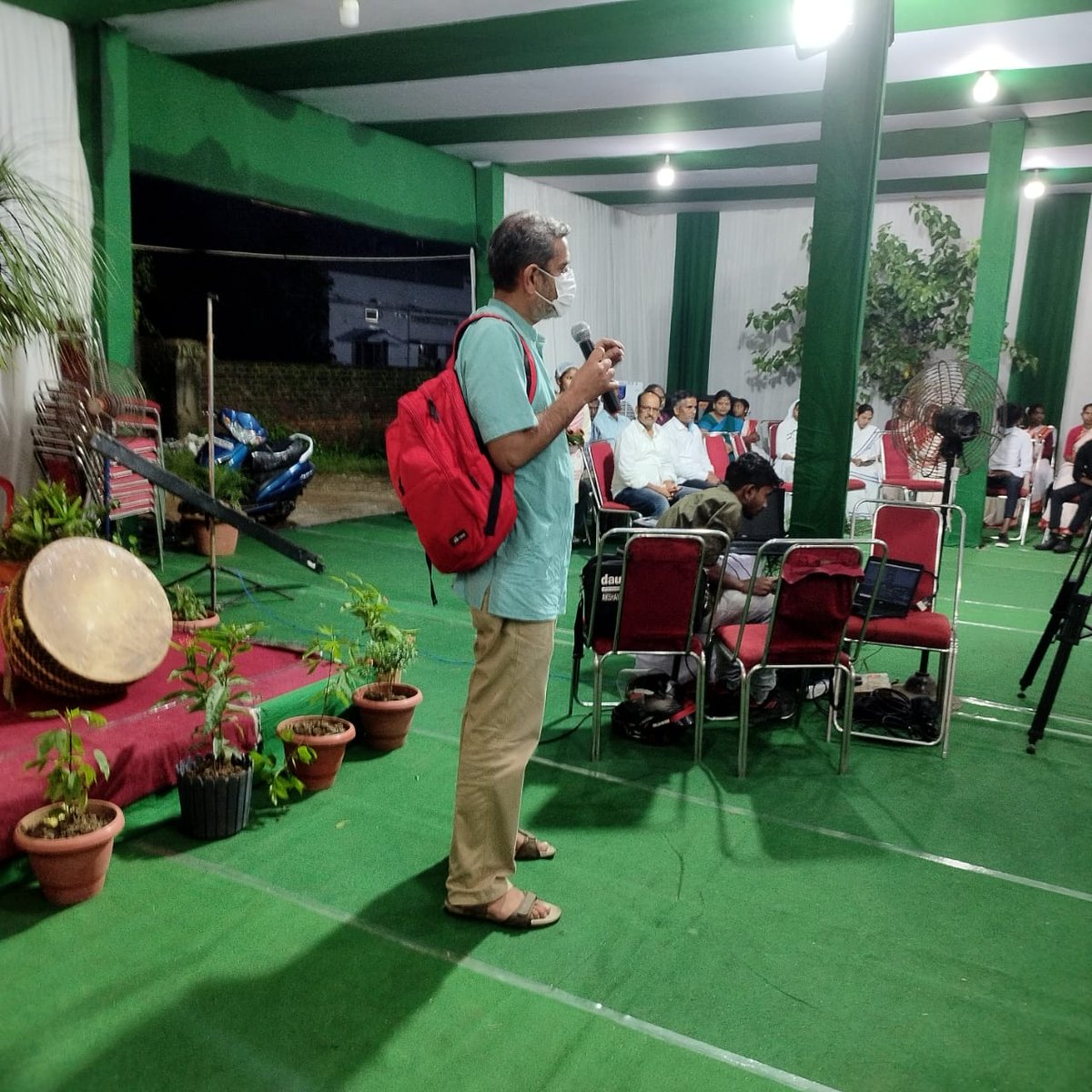 greenpeaceindia's tweet photo. Our Sr. Agriculture campaigner Ishteyaque Ahmad at #Swadish says -
We are seeing a crisis of malnutrition across the country, especially among the most vulnerable communities. The only way ahead is working together on preserving our traditional food systems. #Eatlocal & regional https://t.co/P6HmUIEh1m
