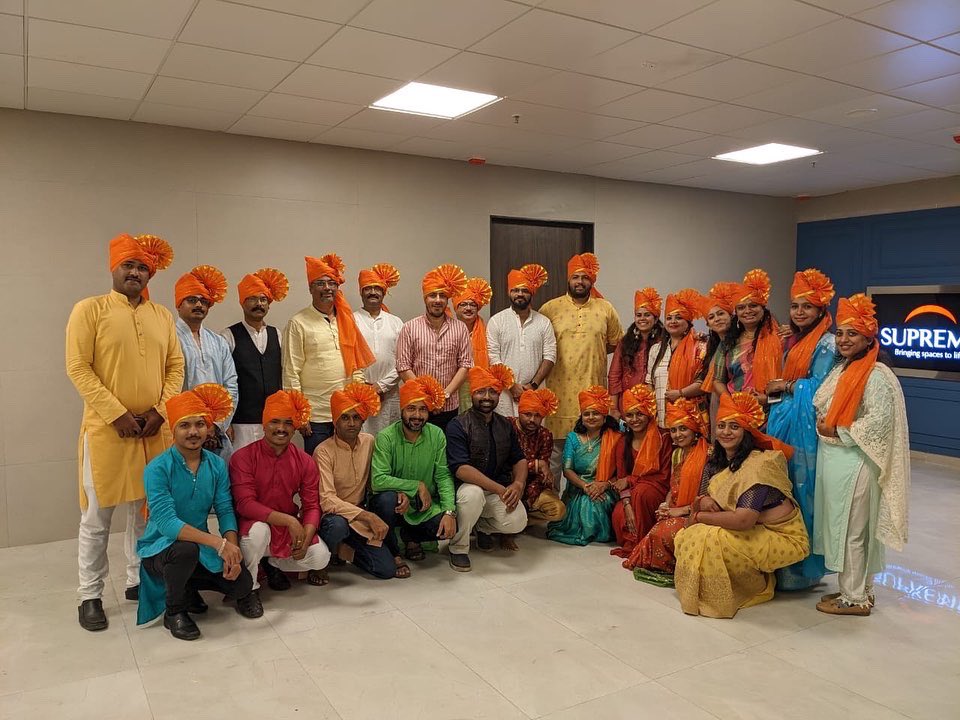 SupremeUnivrsal's tweet photo. Here's how Team Supreme celebrated Ganesh Chaturthi - bringing in tradition and cultural vibes together at our workplace.
All our members came dressed in ethnic attire and traditional feta.
#Supreme #GaneshCelebration #BringingSpacesToLife #Feta #OfficeCelebration #TeamSupreme https://t.co/3MLEEqPrM7