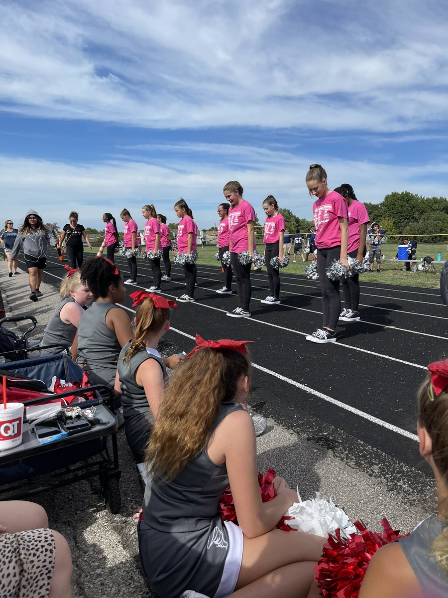 CheerSft's tweet photo. Our sister team The Storm dance team did a great job at their first football performance! Good job ladies! @SftStorm #proudtobesft https://t.co/JNIqaq31ql