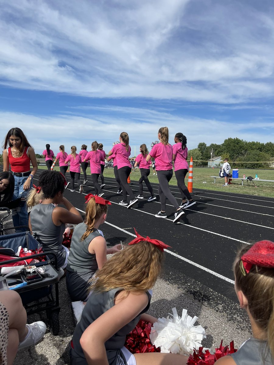 CheerSft's tweet photo. Our sister team The Storm dance team did a great job at their first football performance! Good job ladies! @SftStorm #proudtobesft https://t.co/JNIqaq31ql