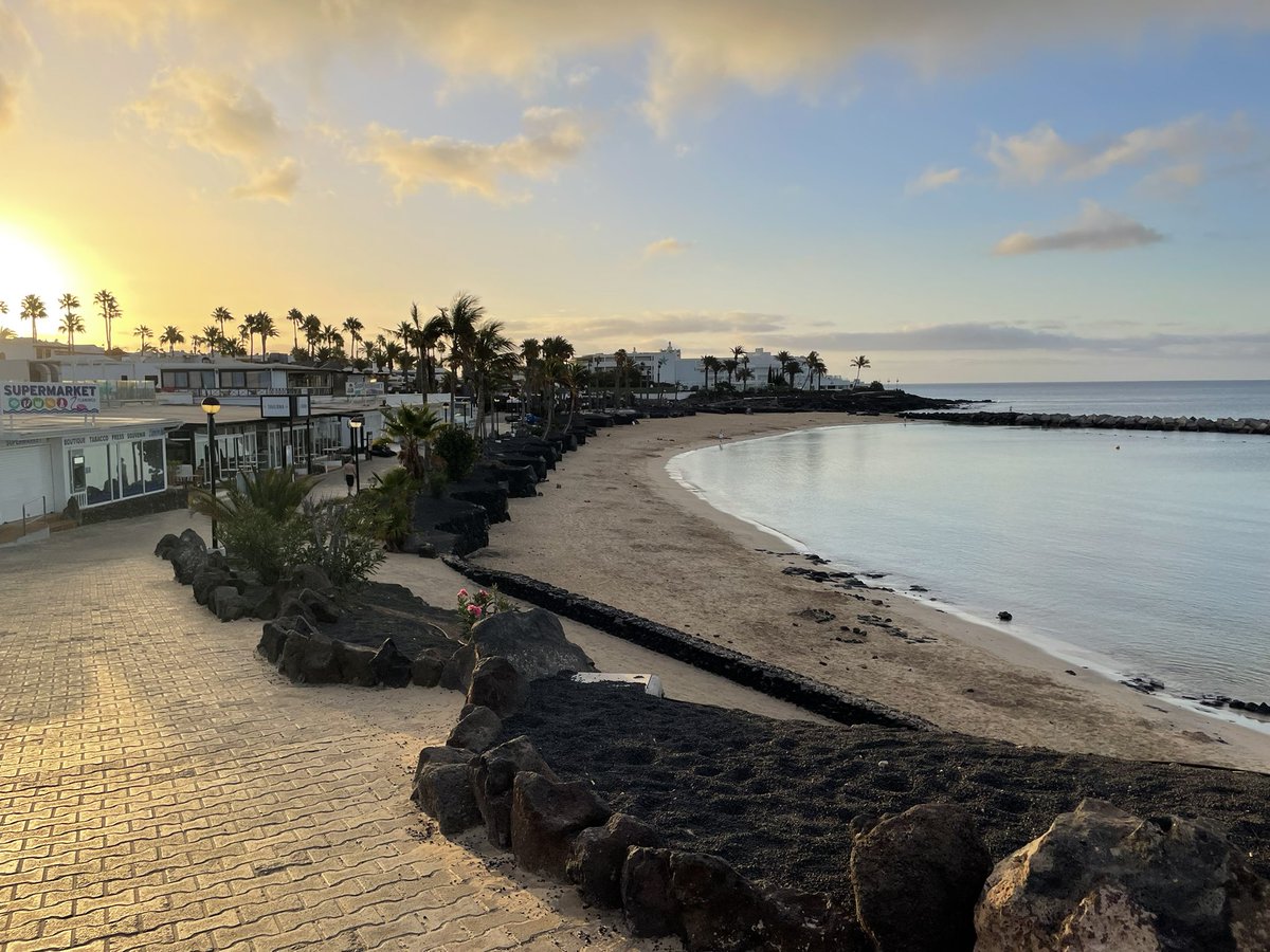 loujohnston79's tweet photo. Early morning walk on the beach https://t.co/WhK3BLYqiz