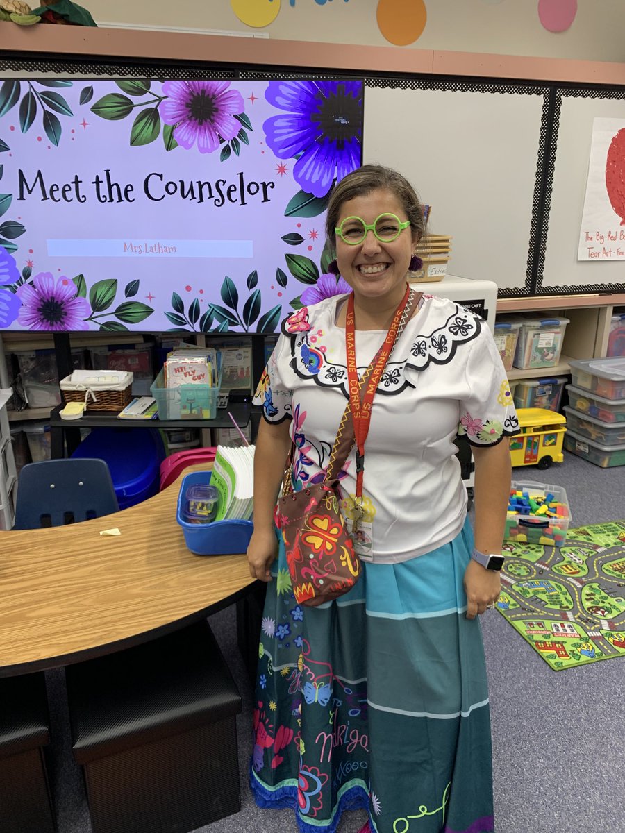 LiveElementary's tweet photo. We have the best school counselor!💕 https://t.co/yXSwt58Xr2