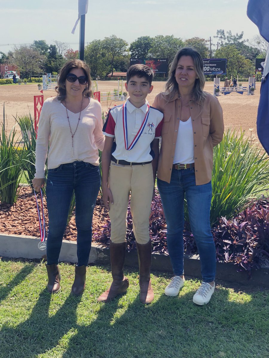 IsmaOKC's tweet photo. Una más del binomio Santino 👱🏻 &amp; Arcoiris 🐴
🥇lugar!! 
#teambaez https://t.co/lEstEkHOTe