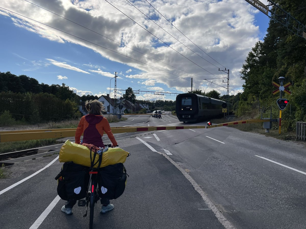 dieg0's tweet photo. #ProtectedBikelanes inner- wie außerorts gibt es in Südschweden häufiger. 👍 #SydSE #Sölvesborg #Valje https://t.co/uRooPOwkVh
