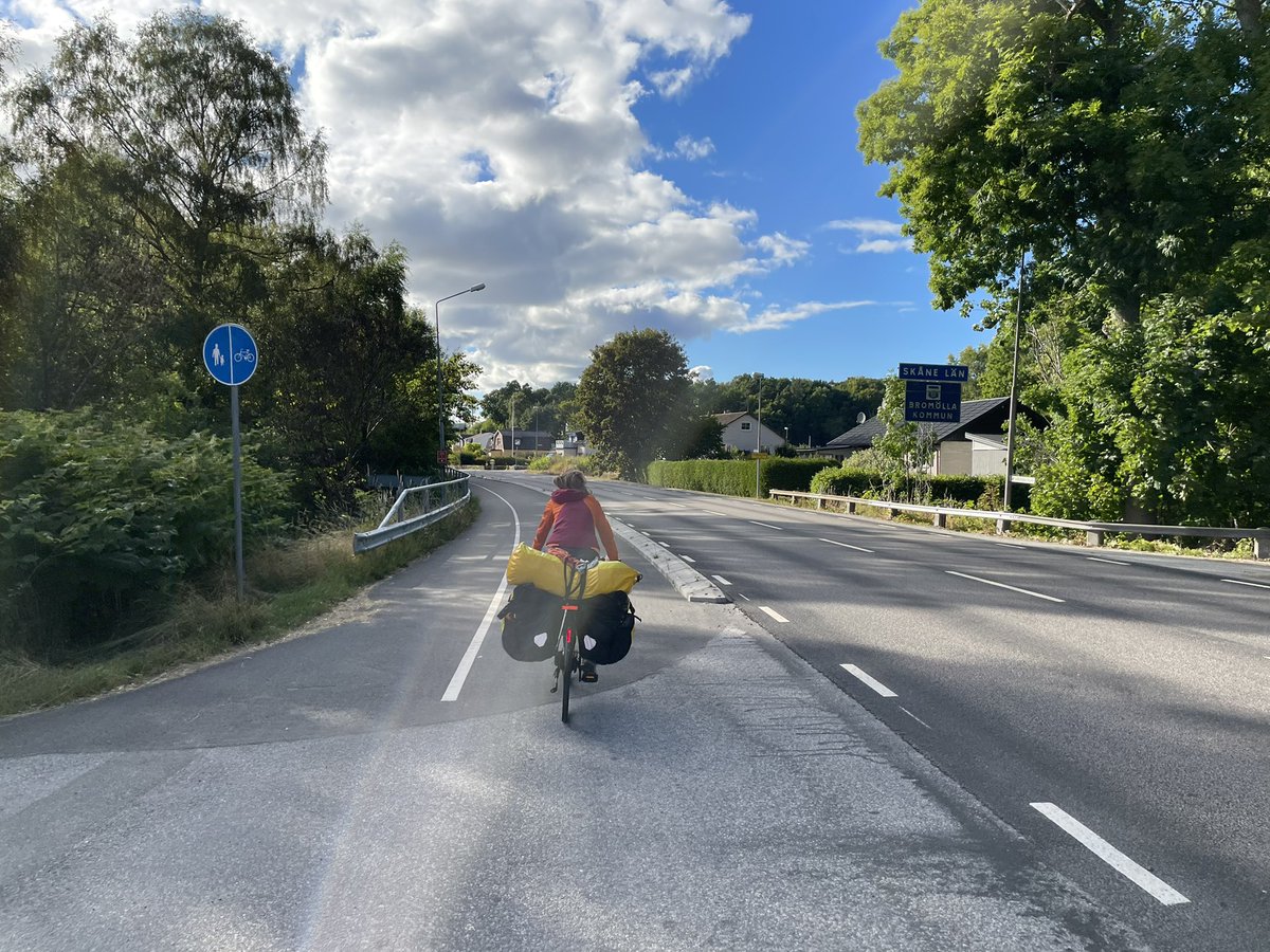 dieg0's tweet photo. #ProtectedBikelanes inner- wie außerorts gibt es in Südschweden häufiger. 👍 #SydSE #Sölvesborg #Valje https://t.co/uRooPOwkVh