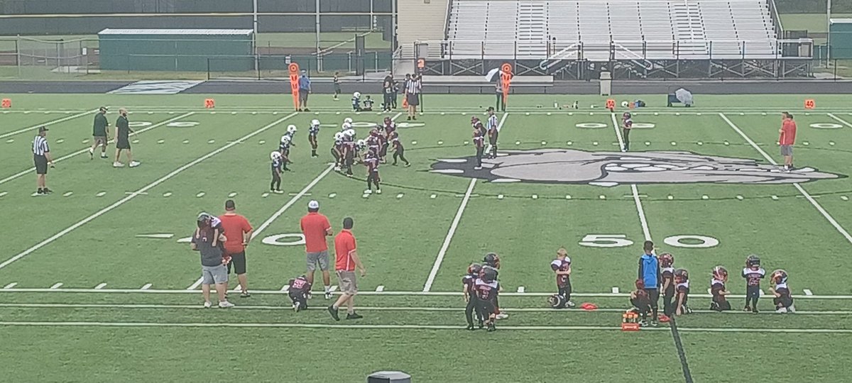 Batavia_BYF's tweet photo. BYF 5/6yr Bulldogs playing in the rain https://t.co/qBaA96HgNt