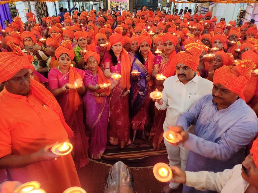 bgusofficial's tweet photo. Bhagyanagar Ganesh Utsav Samithi organised samuhik maha aarathi by Mahilas at Sri Ganesh Temple, Secunderabad.
Chief Guest:
Dr Bhagwanth Rao Ji,
Gen Secretary, 
Bhagyanagar Ganesh Utsav Samithi 
and other important leaders of #Bhagyanagar #GaneshUtsav #Samithi
#GaneshUtsav2022 https://t.co/xpGaEwKsMt
