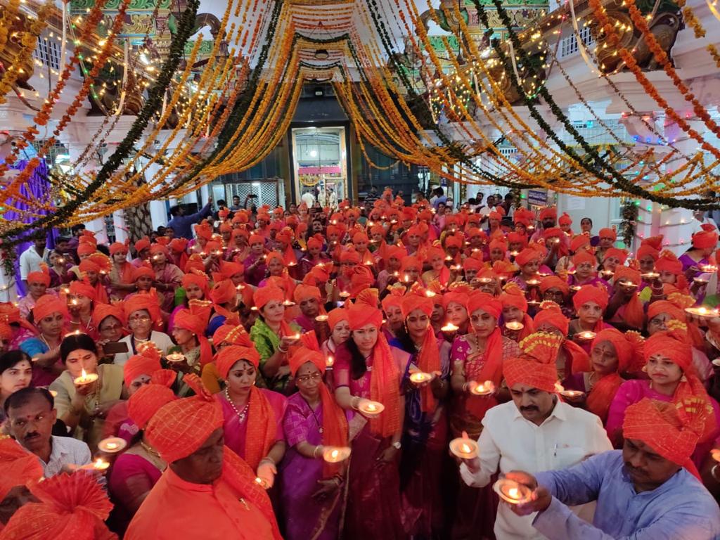 bgusofficial's tweet photo. Bhagyanagar Ganesh Utsav Samithi organised samuhik maha aarathi by Mahilas at Sri Ganesh Temple, Secunderabad.
Chief Guest:
Dr Bhagwanth Rao Ji,
Gen Secretary, 
Bhagyanagar Ganesh Utsav Samithi 
and other important leaders of #Bhagyanagar #GaneshUtsav #Samithi
#GaneshUtsav2022 https://t.co/xpGaEwKsMt