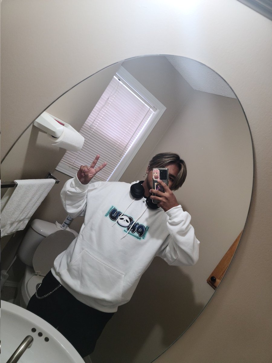 MANAGER SAN REVIEW
🌟 🌟 🌟 🌟 🌟 
"Five star hoodie very comfy, soft and looks very yabepic!"