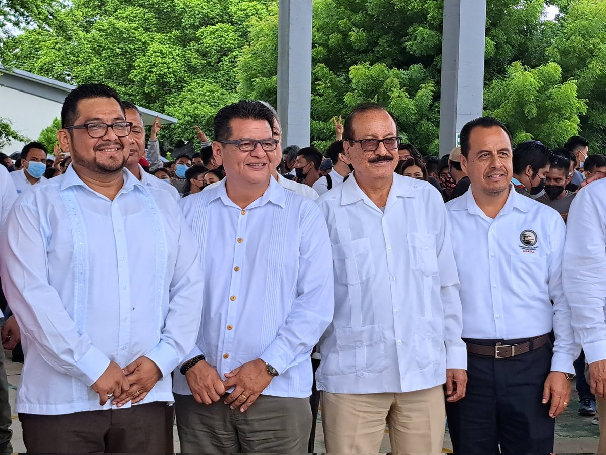 GobMpalSc's tweet photo. En el XXIX aniversario del ITSAL.   Salina Cruz.

https://t.co/VPRM0BiXon https://t.co/4lX3IJbQiH
