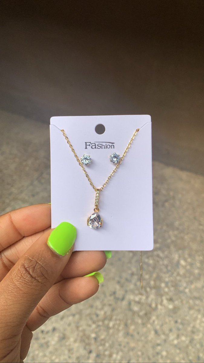 oakstyleng's tweet photo. Jewelry Alert!
Non-tarnish stud &amp; necklace set

Price: N3,000
Send a DM to order https://t.co/JsnIYrkH1M