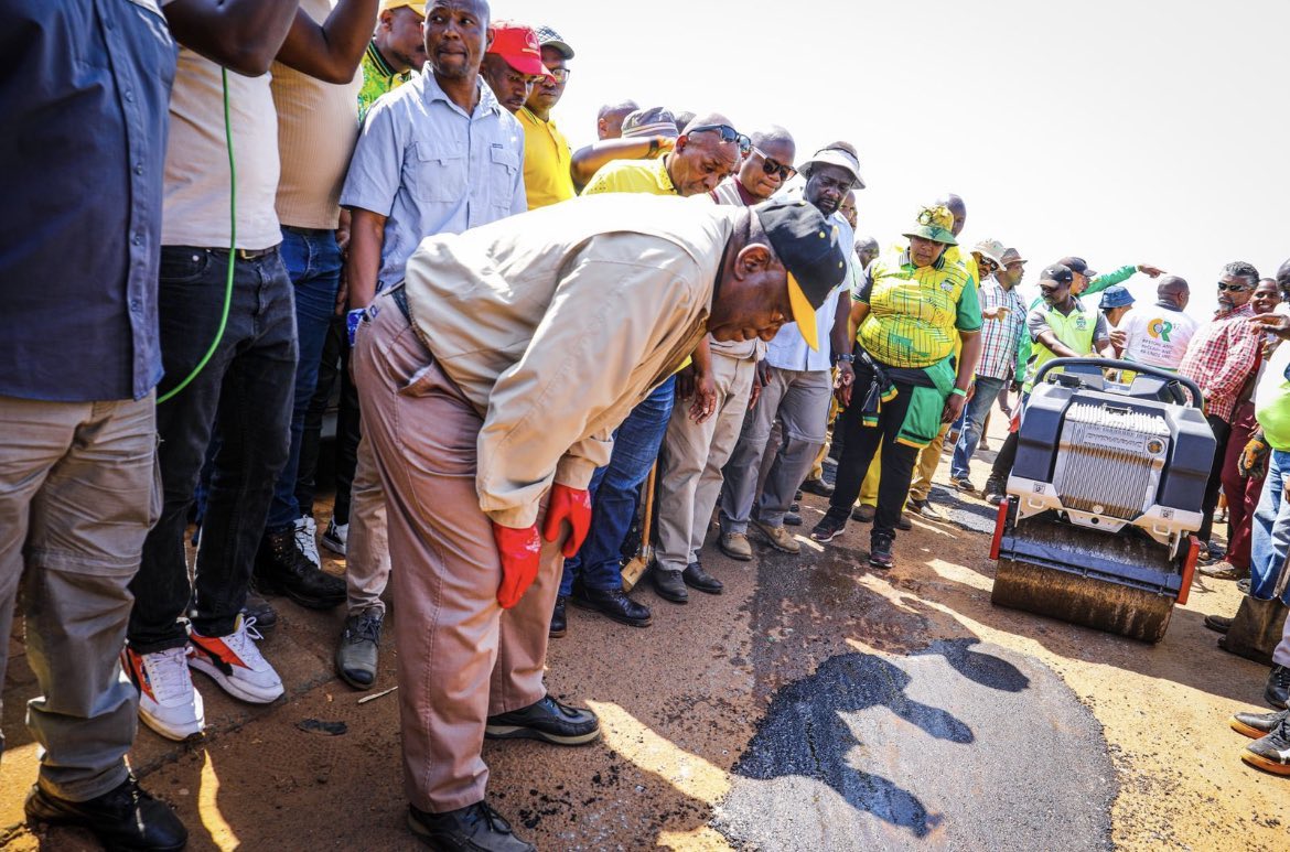 Enghumbhini's tweet photo. All this for what? Party elections? Cos surely no voter can be impressed by these gimmicks. Hoss we did it come to this? https://t.co/WYBUGXoVJO