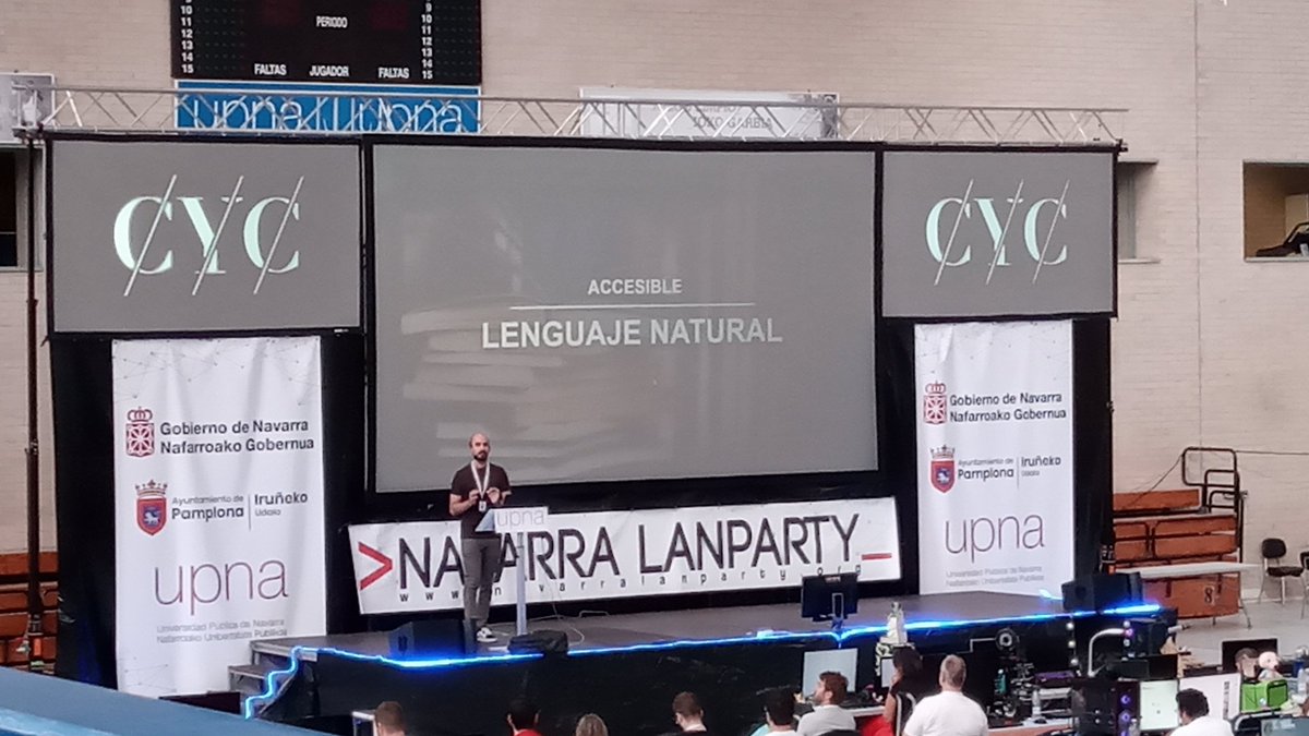 FriquiLuquin's tweet photo. Hoy en #NLP3 hemos montado unos levitadores acústicos y hemos podido conocer a @DotCSV en persona, que ha venido a Navarra a dar una charla muy interesante sobre IA https://t.co/bqCAtnbil7