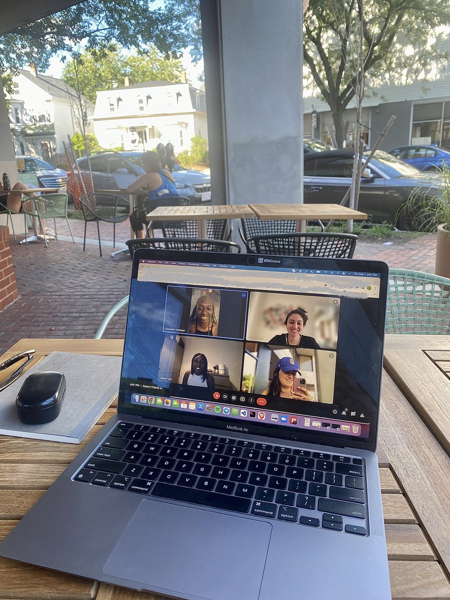 xt1na_'s tweet photo. Love catching up with these girls 🥹💖 @daoralabs is still out here building 🛠🏗 @0ceans404 @MabelOchebiri @afrishan https://t.co/9vmjAaCaQU
