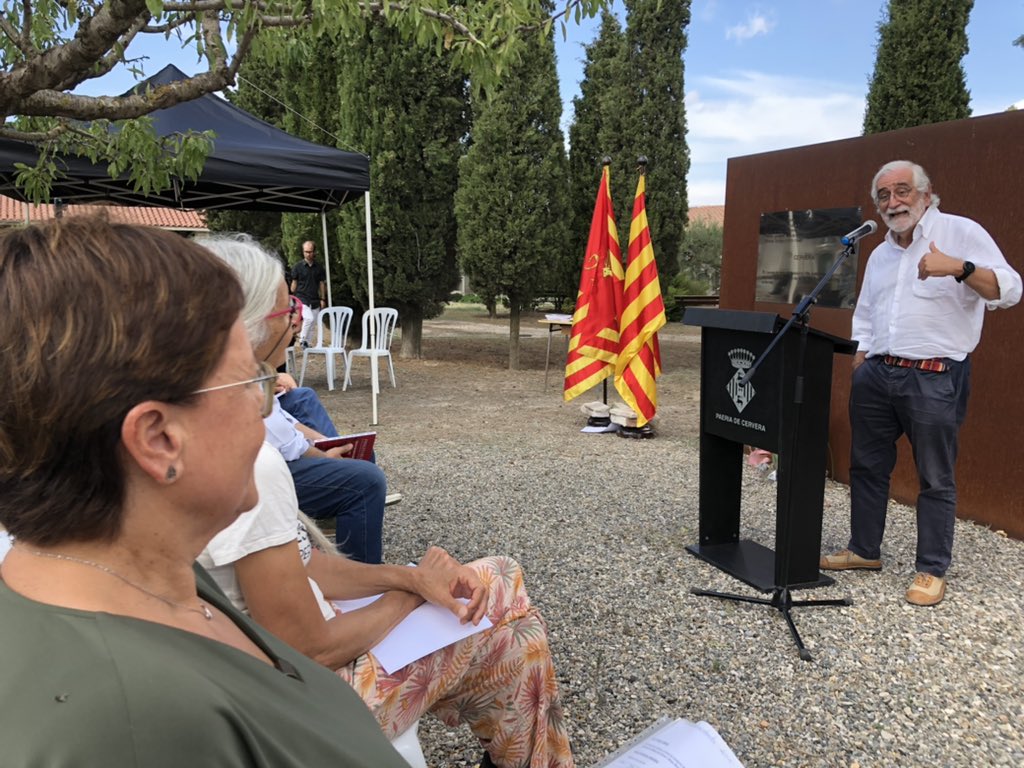 jolival65's tweet photo. Un any més, per catorzè consecutiu, ens hem retrobat davant la fossa comuna de la Guerra Civil del cementiri de Cervera. Com a dit el director de @catmemoria: el dol necessita un lloc per poder-se tancar, i Cervera n’és exemple de com s’hi pot contribuir @paeriacervera https://t.co/fxUwhrLCYO