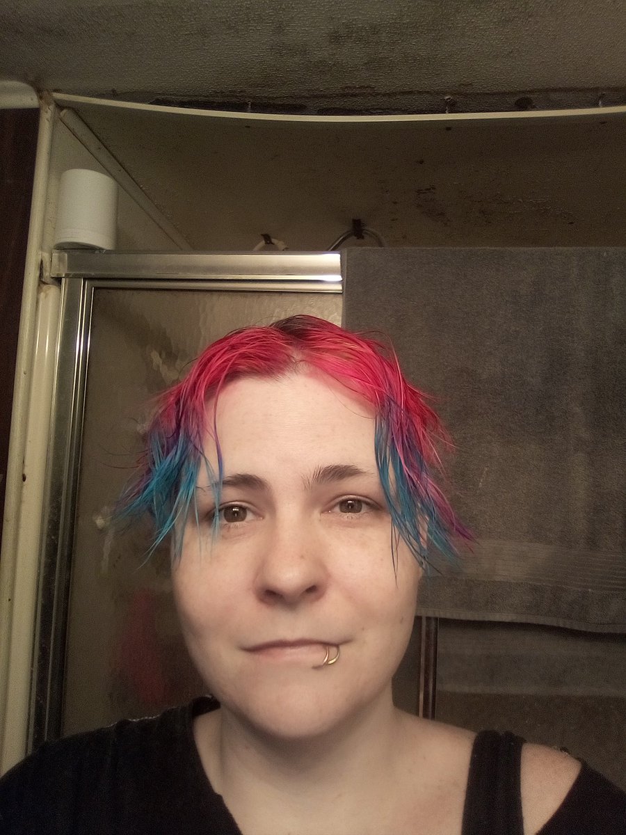 klee_strange's tweet photo. Just can't stay away from the color 🌈💇🏻‍♀️ #manicpanic #hothotpink #atomicturquoise #voodooblue #alt4life https://t.co/LebyNxtpZj