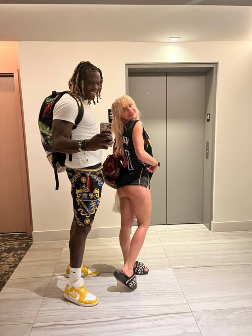 Can you guess what  @LongliveSmalls and I will be doing next 🙋&zwj;♀️ https://t.co/atyFbHwko5<a class="tags" href="/tag/longlivesmalls">@longlivesmalls</a>