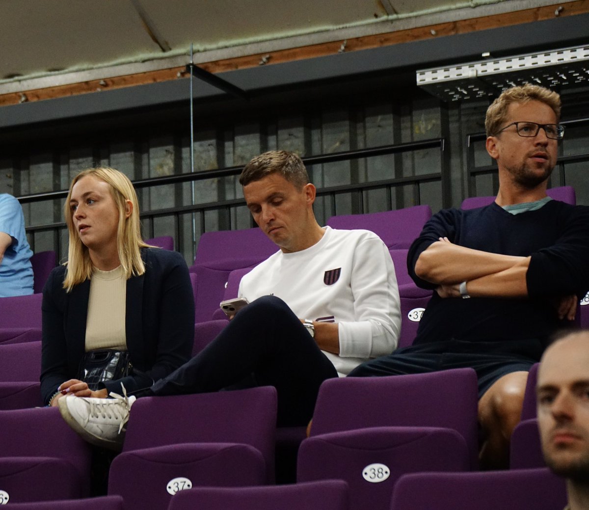 Mauveside's tweet photo. Peter Verbeke is in the building.

#RSCAFutsal #RSCA https://t.co/isfHFgCFAk