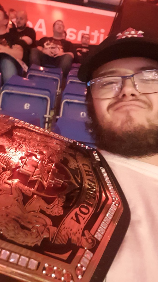 ZeroBarsLive's tweet photo. When the champ pees 
The low carder must hold the treasure https://t.co/uGZCm3vLxT