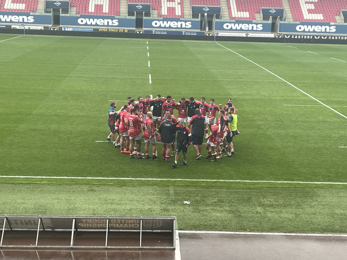 LlanelliRFC's tweet photo. 🗞️ Match report from Parc y Scarlets as @LlanelliRFC
kick-off @IndigoPrem campaign with big 46-26 derby win over @SwanseaRFC
➡️ https://t.co/vWNNA8Gd4c https://t.co/YPVsrmn4Y3