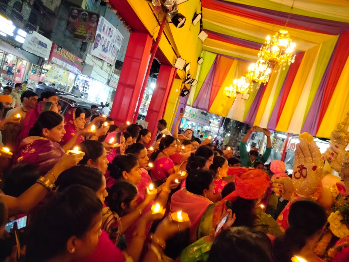 bgusofficial's tweet photo. Bhagyanagar Ganesh Utsav Samithi organised samuhik maha aarathi by Mahilas at Shah Ali Banda Division Samukhi Mahaarthi under #Charminar Assembly with Mahila leaders of #Bhagyanagar #GaneshUtsav #Samithi https://t.co/4cJYgBBkM3