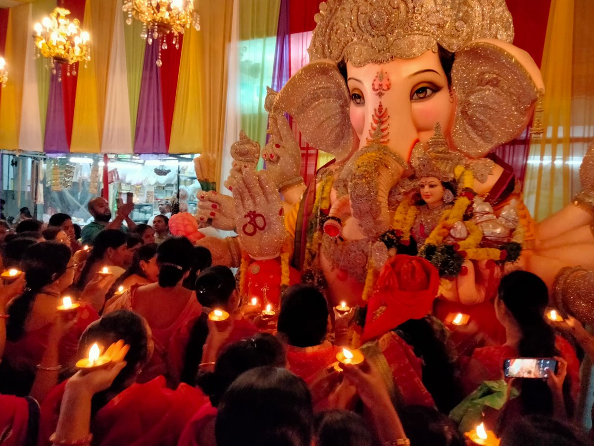 bgusofficial's tweet photo. Bhagyanagar Ganesh Utsav Samithi organised samuhik maha aarathi by Mahilas at Shah Ali Banda Division Samukhi Mahaarthi under #Charminar Assembly with Mahila leaders of #Bhagyanagar #GaneshUtsav #Samithi https://t.co/4cJYgBBkM3