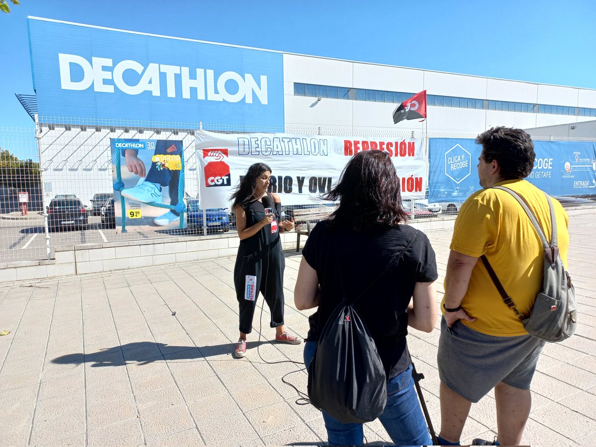 cgtzonasur's tweet photo. DECATHLON | Con las compas de de @rojoynegrotv de @CGT dando a conocer el conflicto en #Decathlon #Getafe #DecathlonReprime
Las acciones frente a @DecathlonES no van a cesar hasta #MarioReadmision #OviReadmision https://t.co/SBg0YvcYB8