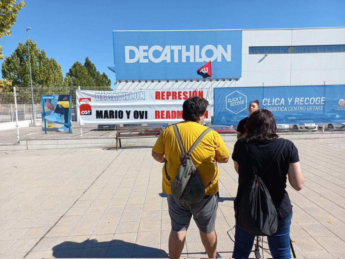 cgtzonasur's tweet photo. DECATHLON | Con las compas de de @rojoynegrotv de @CGT dando a conocer el conflicto en #Decathlon #Getafe #DecathlonReprime
Las acciones frente a @DecathlonES no van a cesar hasta #MarioReadmision #OviReadmision https://t.co/SBg0YvcYB8