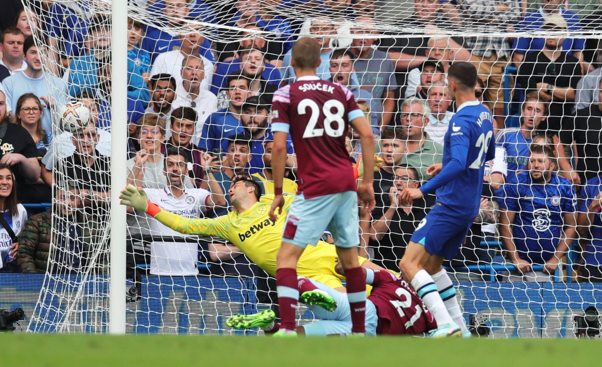 premierleague's tweet image. FULL-TIME Chelsea 2-1 West Ham 

A remarkable finale to the match ends in Chelsea's favour, as they battle back from a goal down to beat West Ham

#CHEWHU