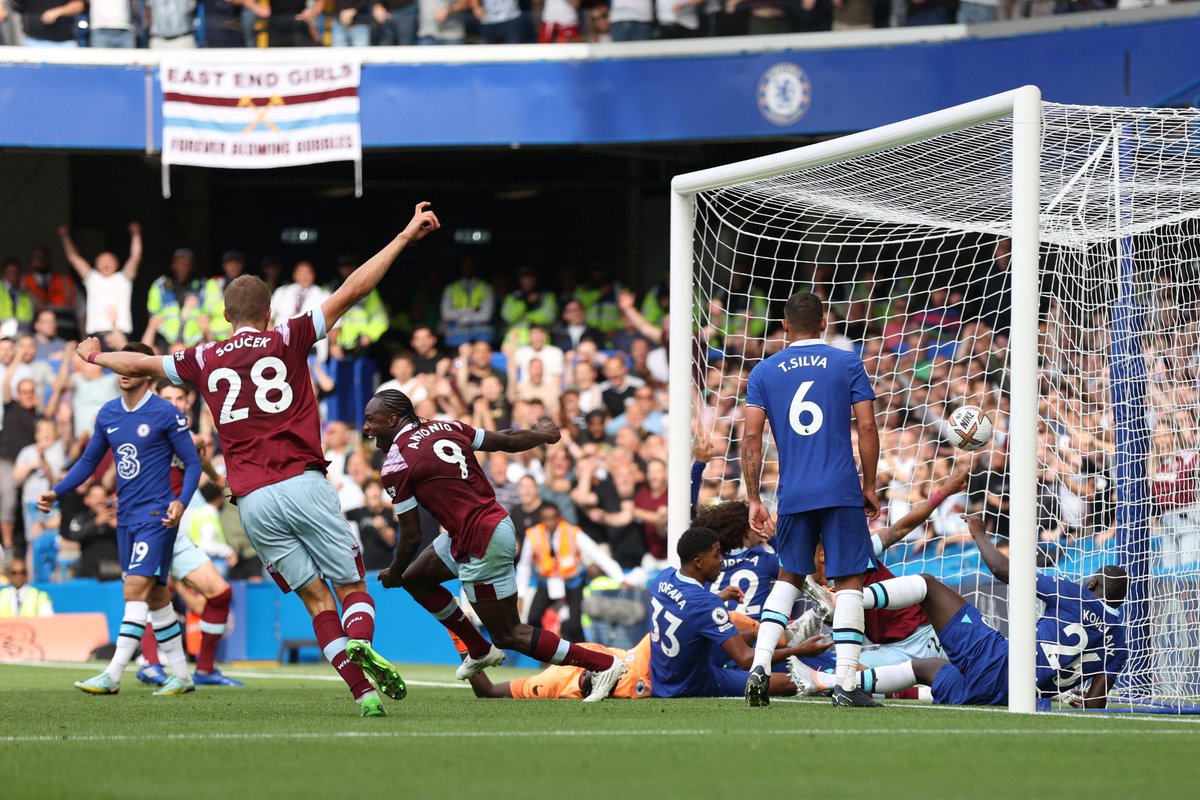 premierleague's tweet image. FULL-TIME Chelsea 2-1 West Ham 

A remarkable finale to the match ends in Chelsea's favour, as they battle back from a goal down to beat West Ham

#CHEWHU