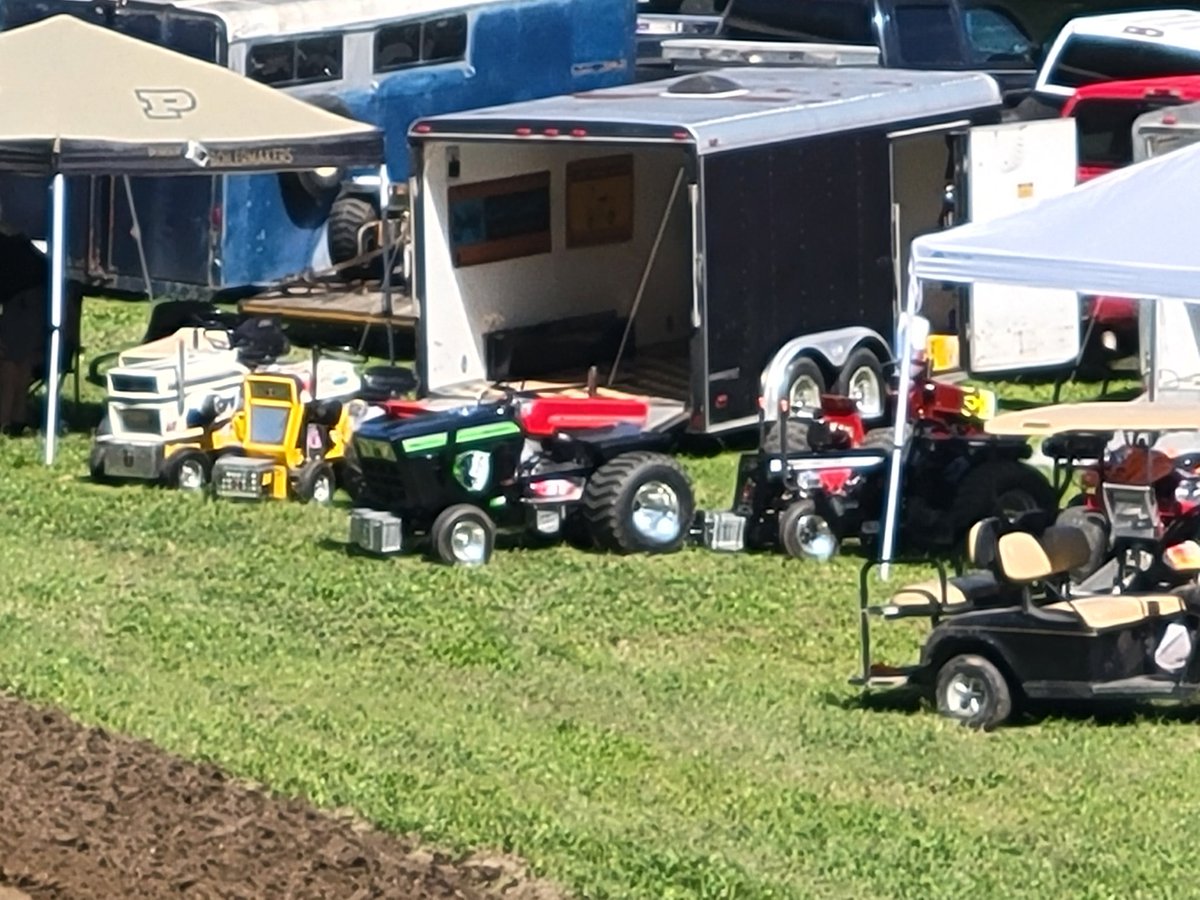 ginormotron's tweet photo. Big thing in a nearby festival is drag racing lawnmowers. 
God bless America 🇺🇸 https://t.co/0cxlLSORfn