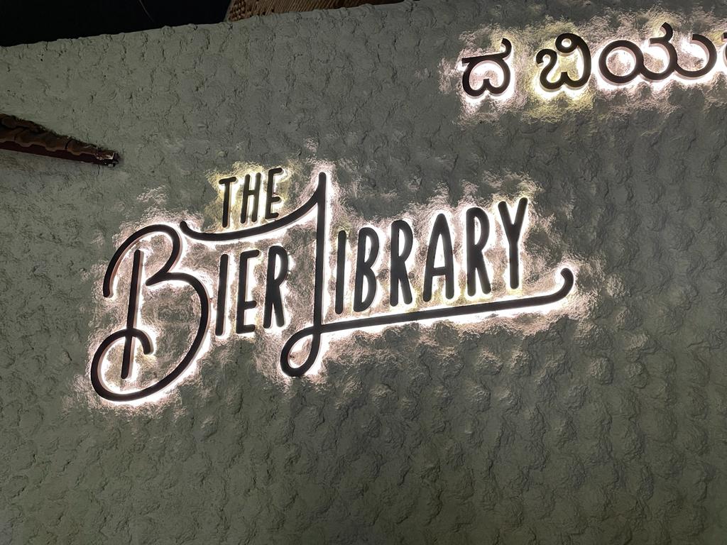 GoyalMalini's tweet image. For a change despite the crowd &amp;amp; loud music #TheBierLibrary #koramangala had a great vibe. What a buzzy place this. Am told it&apos;s packed even on weekdays.
The son says paneer here is better than in #Delhi. Thats a big one!
@UnboxingBlr #Bangalore #Bengaluru #startup