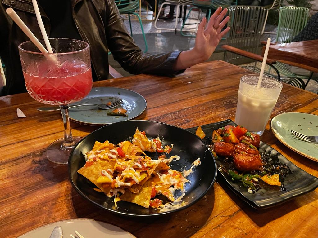 GoyalMalini's tweet image. For a change despite the crowd &amp;amp; loud music #TheBierLibrary #koramangala had a great vibe. What a buzzy place this. Am told it&apos;s packed even on weekdays.
The son says paneer here is better than in #Delhi. Thats a big one!
@UnboxingBlr #Bangalore #Bengaluru #startup