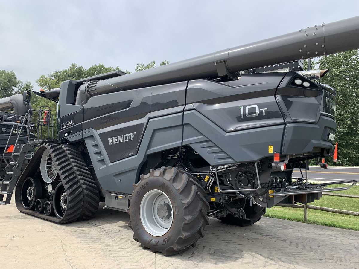 She’s a 10 but…..she ain’t got a steering wheel!! <a href="/Fendt_NA/">Fendt_NA</a>