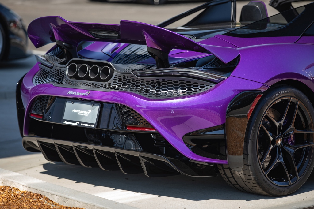 To kick off the Labor Day weekend, we present this amazing 765LT
