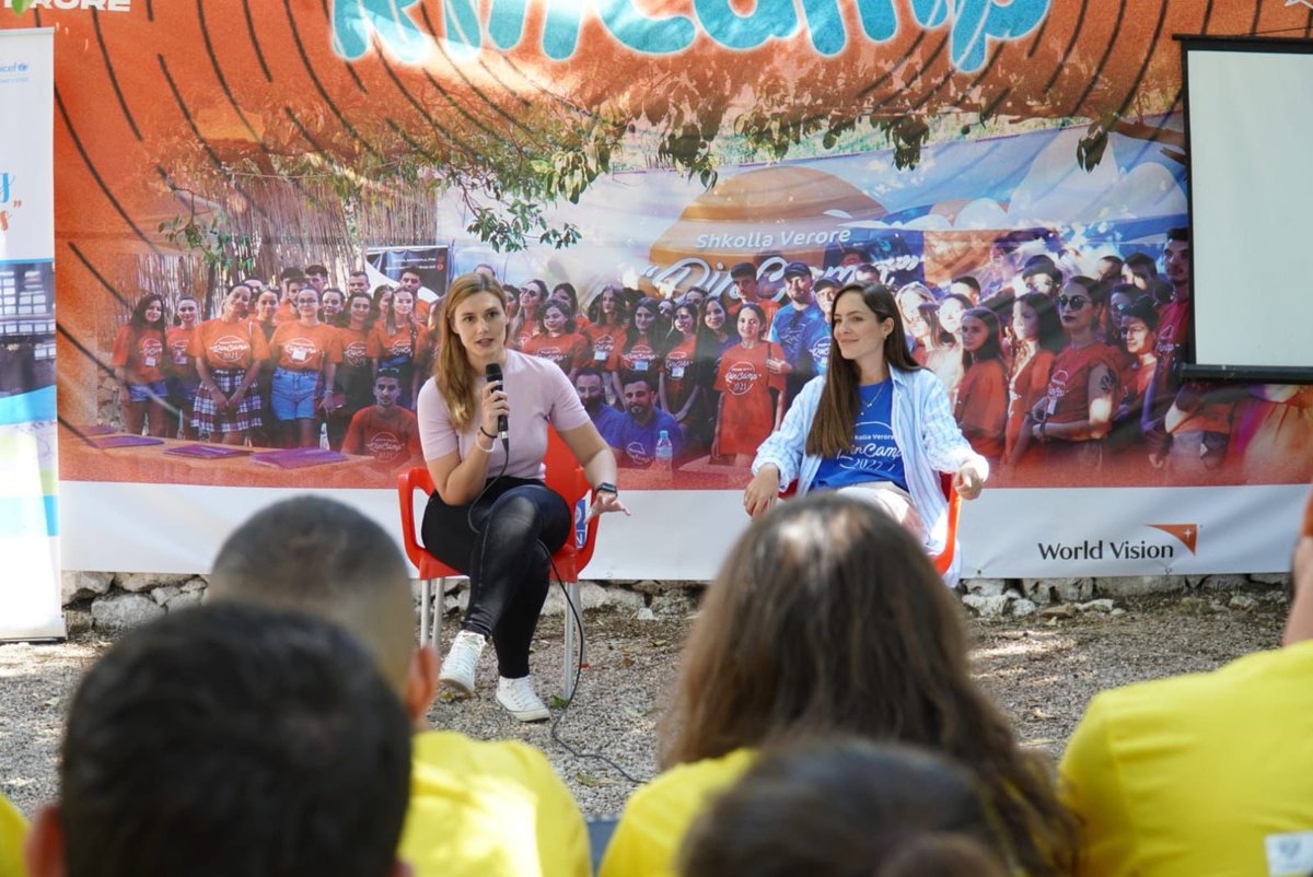 e_rinise's tweet photo. Dita 3️⃣ në #RinCamp2☀️22, nisi me një bashkëbisedim me Ministren e Shtetit për Rininë dhe Fëmijët mbi politikat rinore dhe nismat e dedikuara për rininë. Më pas, dita vijoi me sesionet trajnuese mbi këshillimin e karrierës por edhe mbi barazinë gjinore në sytë e të rinjve. 

#AKR https://t.co/RuP8JMuJL1