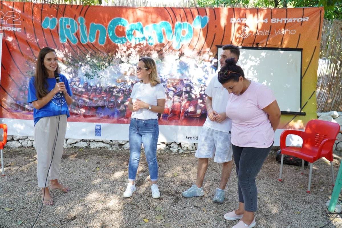 e_rinise's tweet photo. Dita 3️⃣ në #RinCamp2☀️22, nisi me një bashkëbisedim me Ministren e Shtetit për Rininë dhe Fëmijët mbi politikat rinore dhe nismat e dedikuara për rininë. Më pas, dita vijoi me sesionet trajnuese mbi këshillimin e karrierës por edhe mbi barazinë gjinore në sytë e të rinjve. 

#AKR https://t.co/RuP8JMuJL1