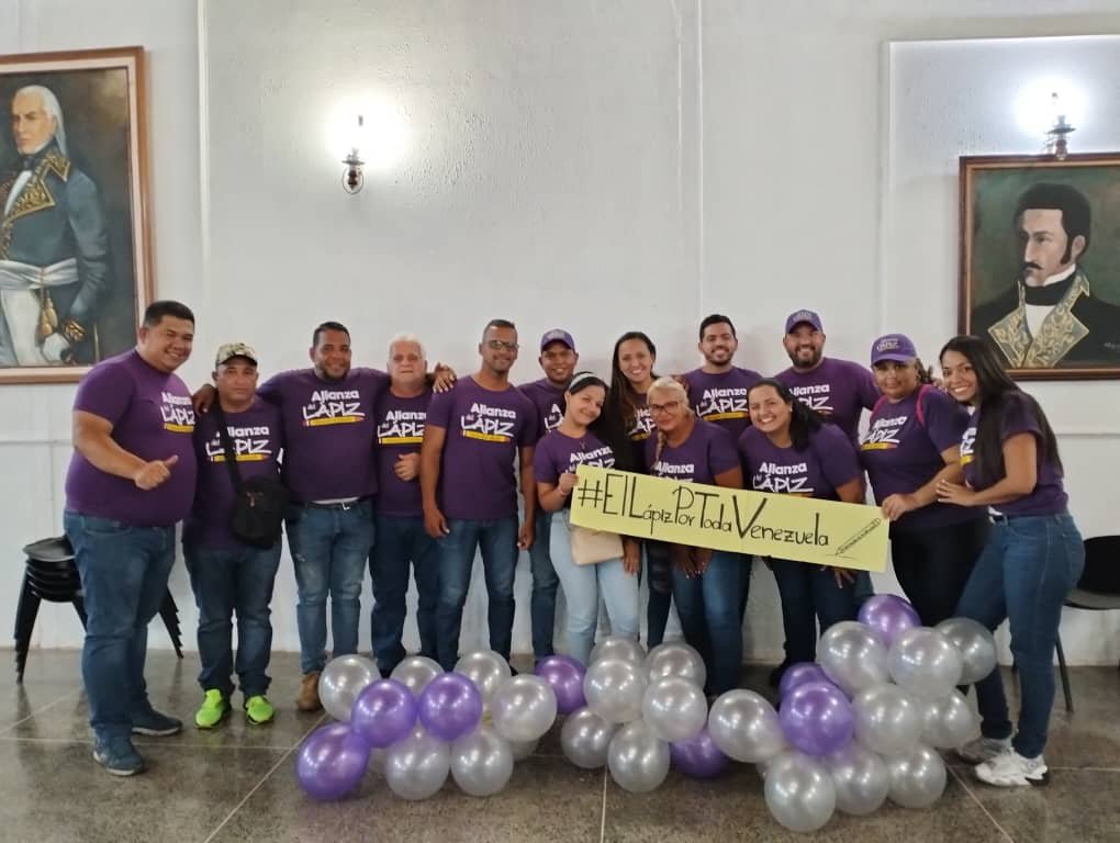 alcaldeaular's tweet photo. Un nuevo país está naciendo de espaldas a las confrontaciones improductivas pero de cara a la unión de un pueblo para lo productivo. Esta es una verdad que se escribe con #LápizPorTodaVenezuela. https://t.co/05YFeCR5Uj