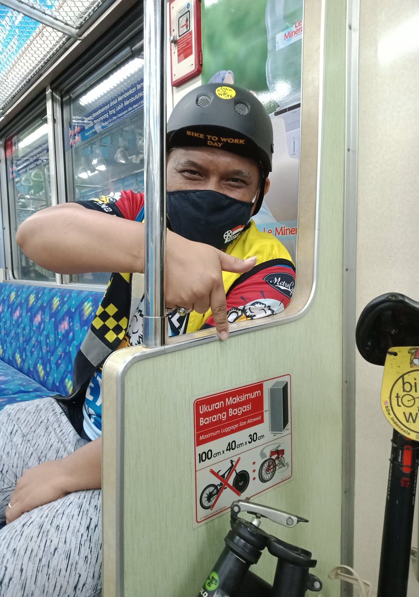 "Ke Luar Kota - Naik Kereta - Bawa Sepeda - Gowes di Mana Saja"
Saat ini baru Sepeda Lipat yang bisa di bawa masuk ke gerbong KAI. Next, yakinlah Sepeda Non Lipat juga bisa. 
#kitaBISA 
#IndonesiaBISA
#semangatpagi🔥🔥🔥
<a href="/CommuterLine/">KAI Commuter</a> <a href="/KAI121/">Kereta Api Indonesia</a> <a href="/mas_didiek/">Didiek Hartantyo</a> <a href="/B2WIndonesia/">Bike2Work Indonesia</a>