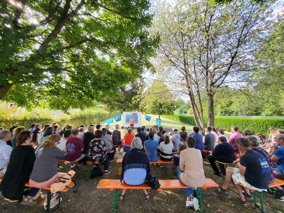 SJosseaux's tweet photo. Decouverte en avant premiere de la derniere créationde la Cie Le Compost, La trouée,  dans le cadre du dispositif Plaine d'été #drac HDF dans les jardins de la cité des Bateliers à Longueil-annel. Un road trip émouvant, d'une très grande qualité. @HilaireMulton @DCampagnolle https://t.co/WnC4sOeSGc