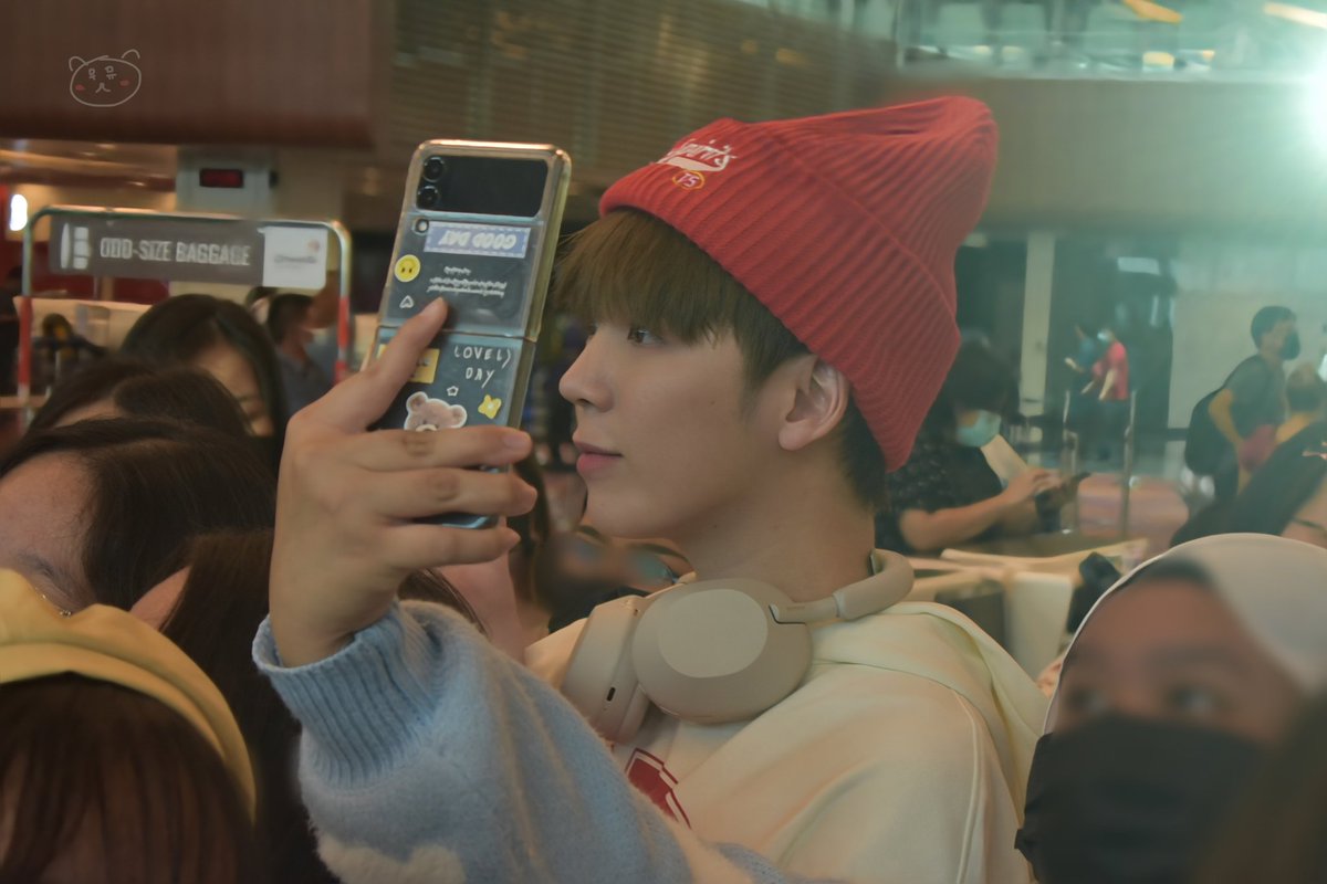 bloomingbumi's tweet photo. you know i mean it when i say 
"you were the moment" 🌻💛

you will always be that sunflower I look up to, the key to a better me. Thank you for today.. 
#cooheart @cooheartt https://t.co/8EVNuCriR7