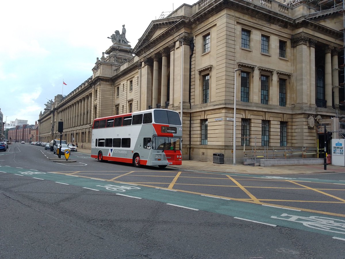 GouldthorpeAlan's tweet photo. By #HullGuildhall on #BigBusDay doing city centre trips. Yes I enjoyed a trip on this great bus https://t.co/wBFBXAEmbk