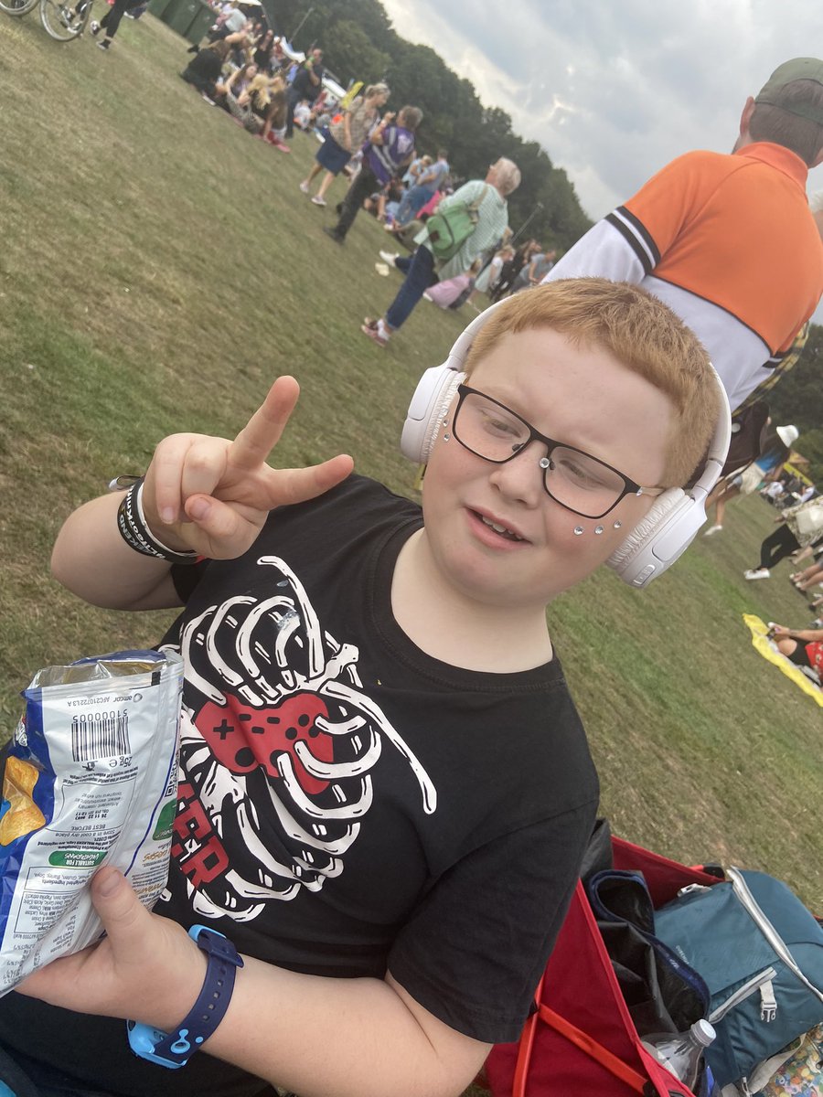 rosey123's tweet photo. Loving live @godivafestival22 @wearefreeradio @jdfreeradio https://t.co/1kDexpbo9z