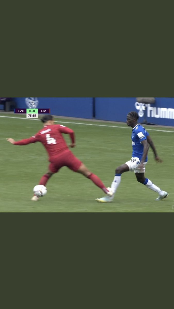 westhamtransfer's tweet photo. No red 
No red 
Goal Disallowed for a “foul”

Big 6 bias is fucking disgusting. https://t.co/ChbHmHBUmb