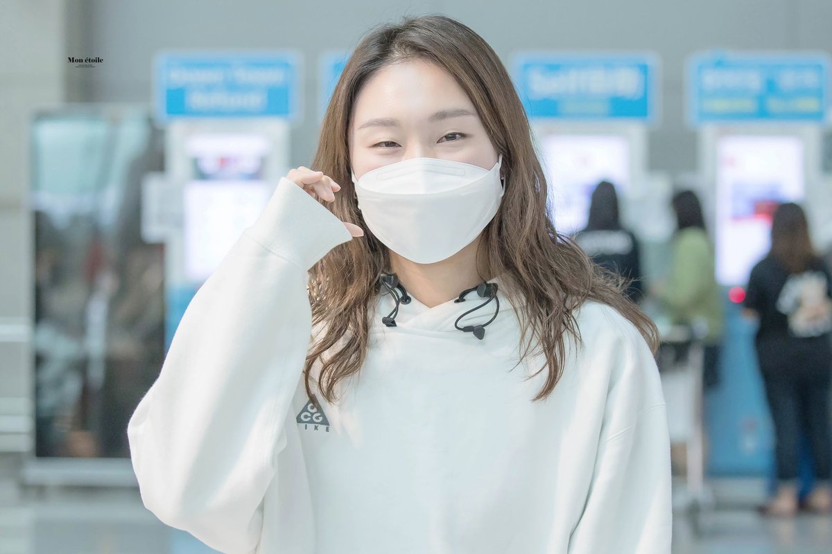 choi_minjeong's tweet photo. 20220814 전지훈련 출국
얼마 안된 거 같은데 올 때 다 됐네,,
뱅기에서 꿀잠자길✈️
#쇼트트랙 #최민정 https://t.co/1eRtRHVtTr