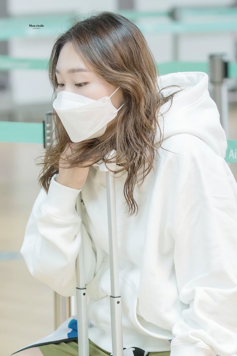 choi_minjeong's tweet photo. 20220814 전지훈련 출국
얼마 안된 거 같은데 올 때 다 됐네,,
뱅기에서 꿀잠자길✈️
#쇼트트랙 #최민정 https://t.co/1eRtRHVtTr