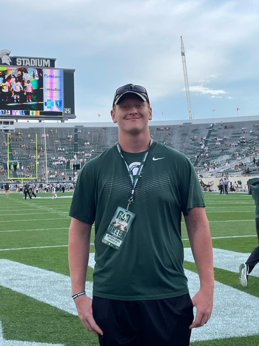 HaydenLorius's tweet photo. Thank you @MSU_Football for having me out! I had an amazing night and I'll be back soon. #GoGreen 
@CoachGebhardt @CoachCKap @Coach_mtucker @godogs_football https://t.co/M65yOWb64a