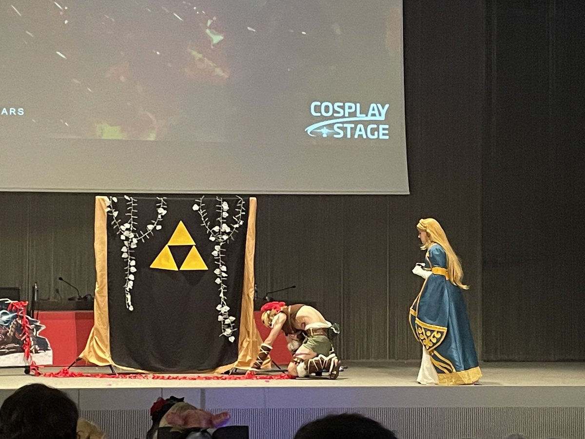 escosplay's tweet photo. The Legend of Zelda: Brave of the wild 

#CometCon22 #CosplayStage https://t.co/0pezgP4xvT
